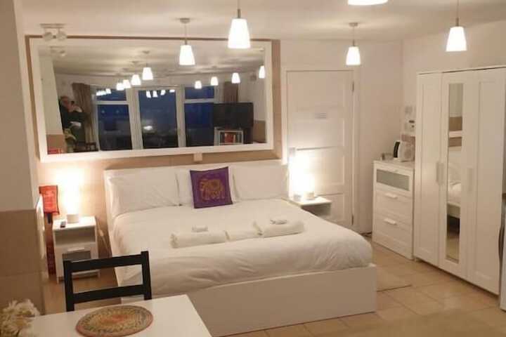 Room 14 of 32