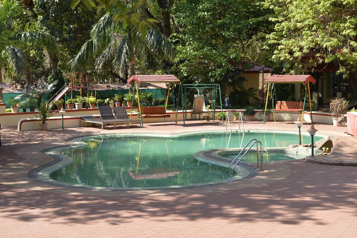 Pools & Facilities