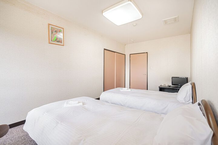 Room 8 of 31