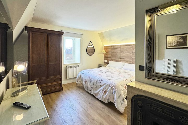Room 9 of 37