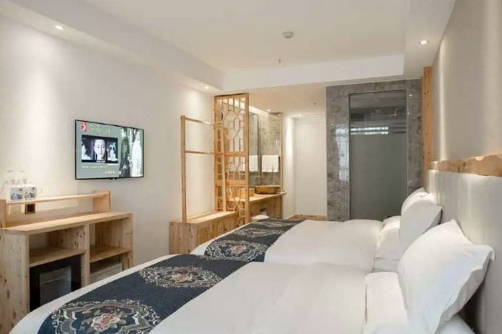 Room 15 of 25