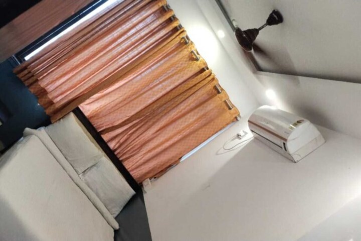 Room 7 of 37