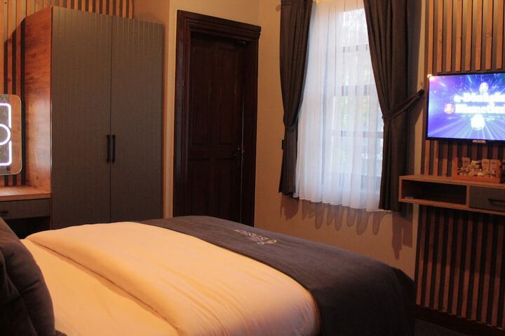 Room 14 of 118