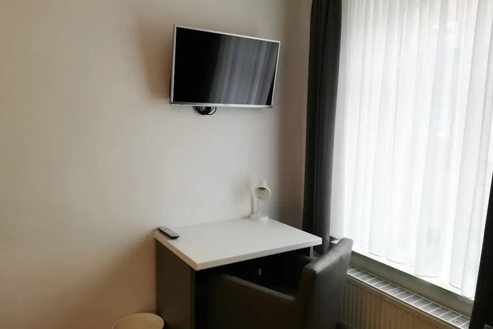 Room 6 of 20