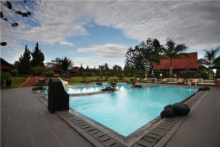 Pools & Facilities