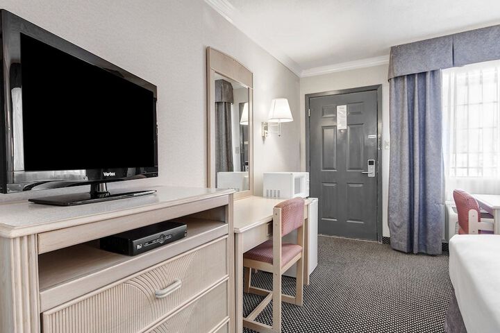 Room 9 of 28