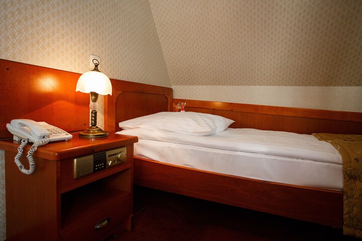 Room 16 of 39