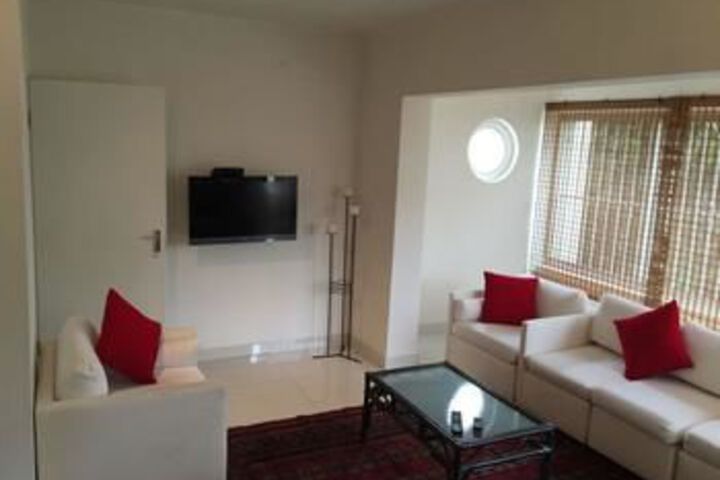 Room 8 of 12
