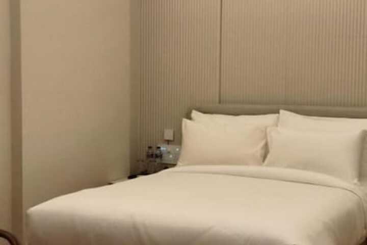Room 13 of 29