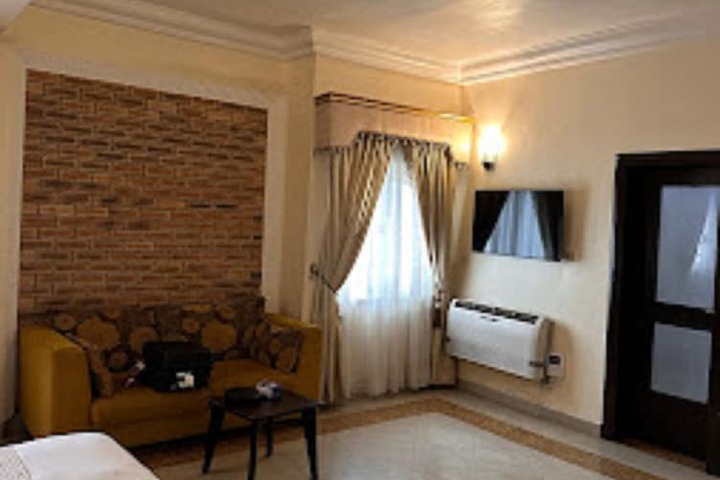 Room 5 of 21