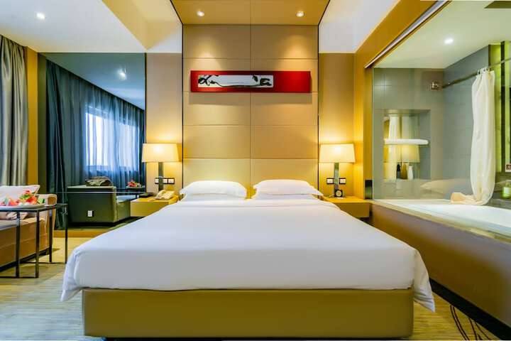 Room 33 of 48