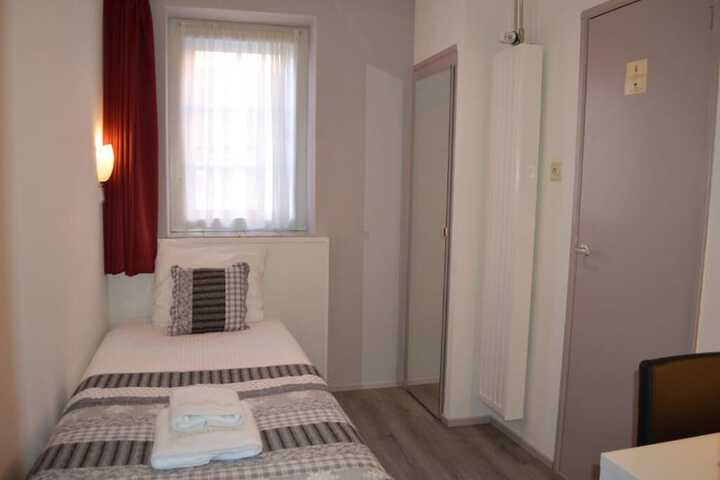 Room 2 of 37
