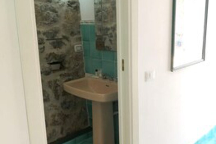 Room 16 of 107