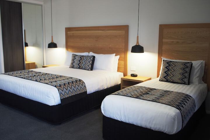 Room 4 of 16