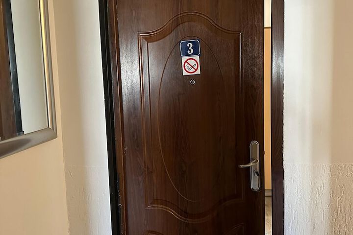 Room 4 of 25