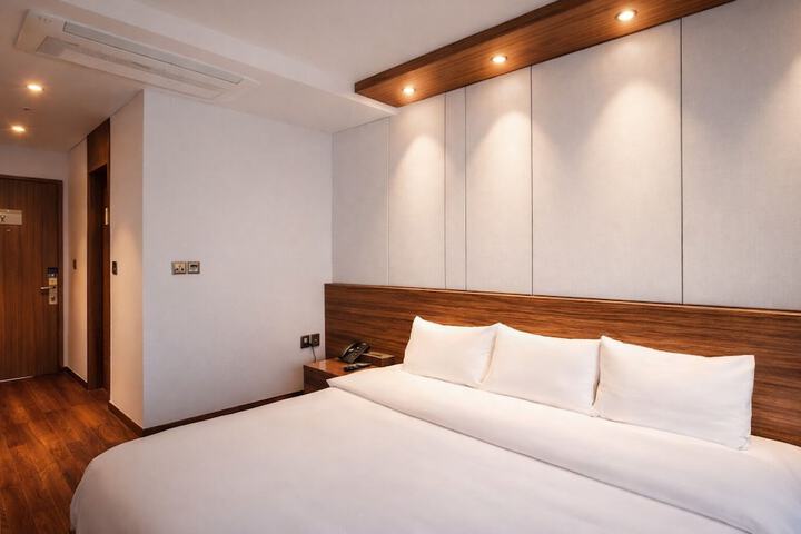 Room 8 of 43