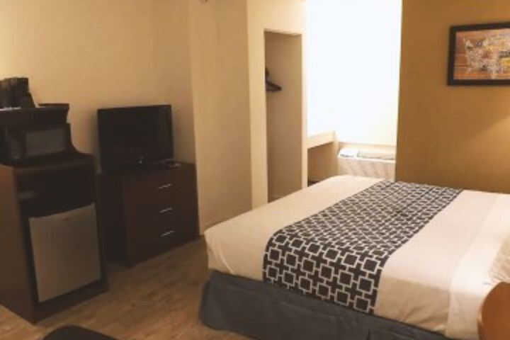 Room 14 of 35