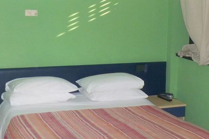 Room 9 of 20
