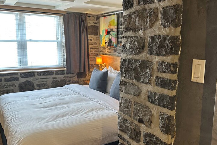 Room 74 of 144