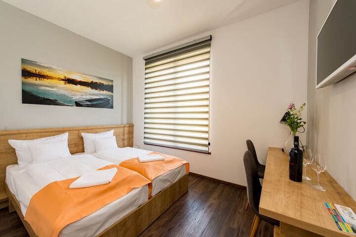 Room 4 of 20