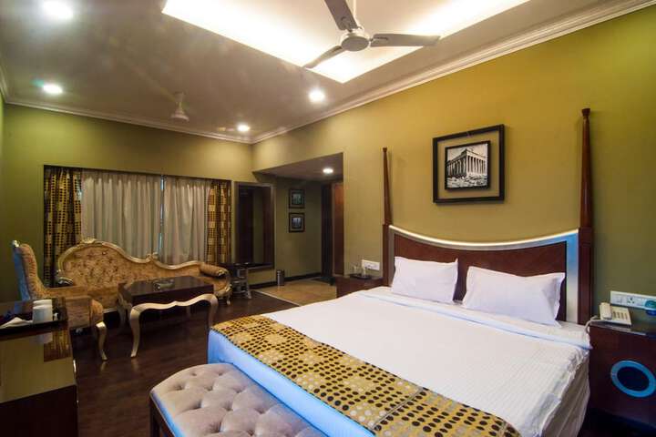 Room 25 of 47