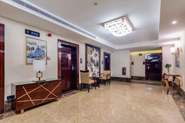 Ballroom/Hall 68 of 83