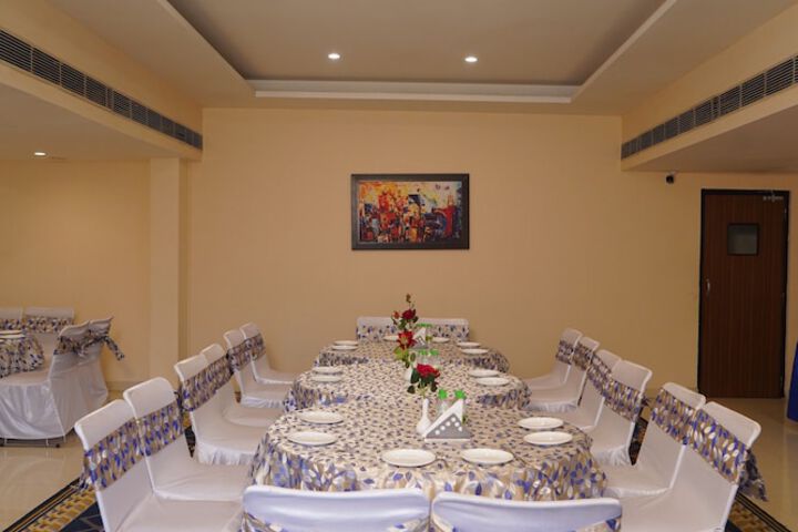 Ballroom/Hall 34 of 48