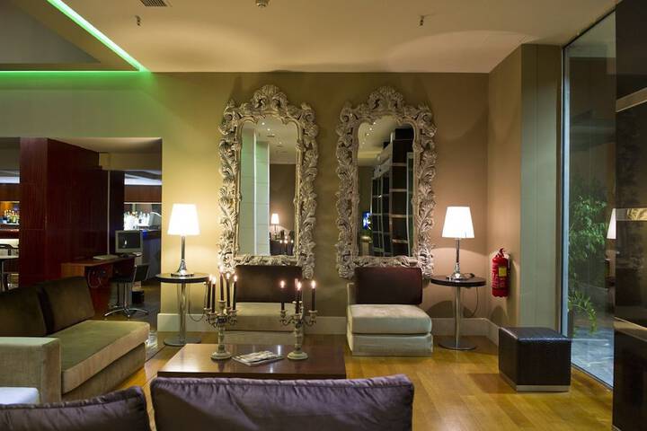 Entrance & Lobby