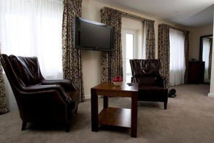 Room 14 of 18