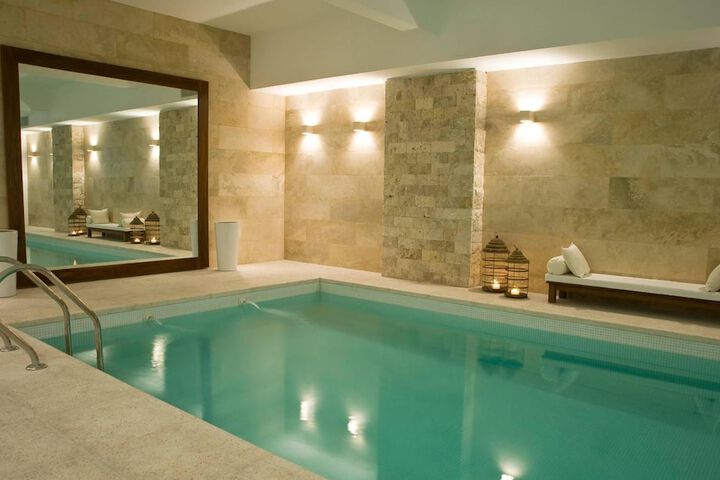 Hotel with Pool