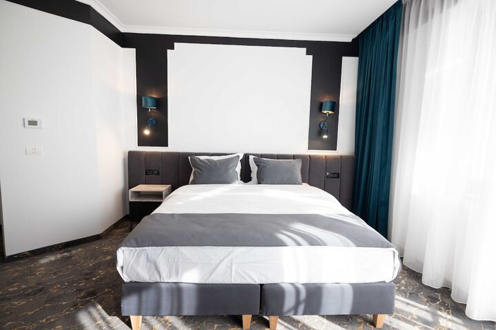 Room 16 of 42