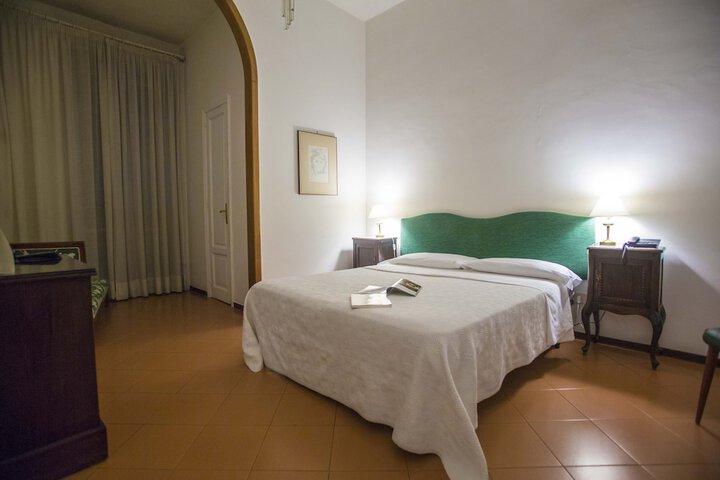 Room 8 of 42