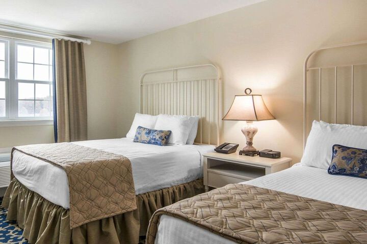 1 Queen Bed (5 of 13)