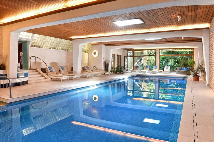 Hotel Pool