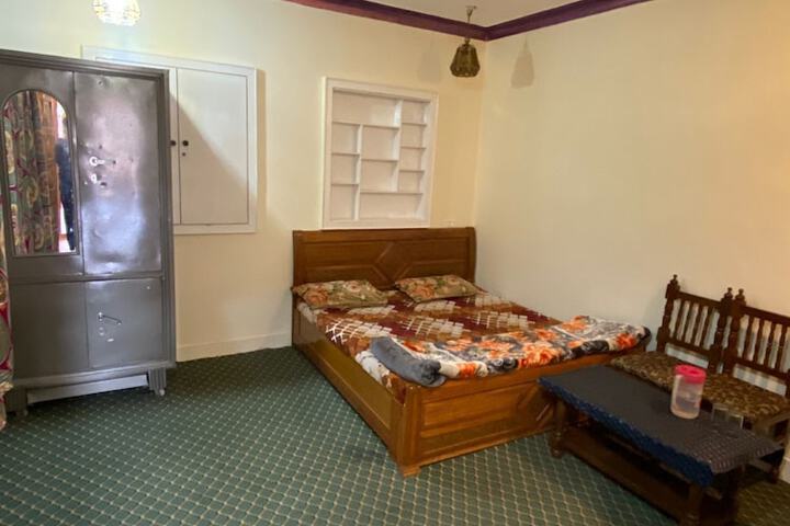 Room 27 of 61