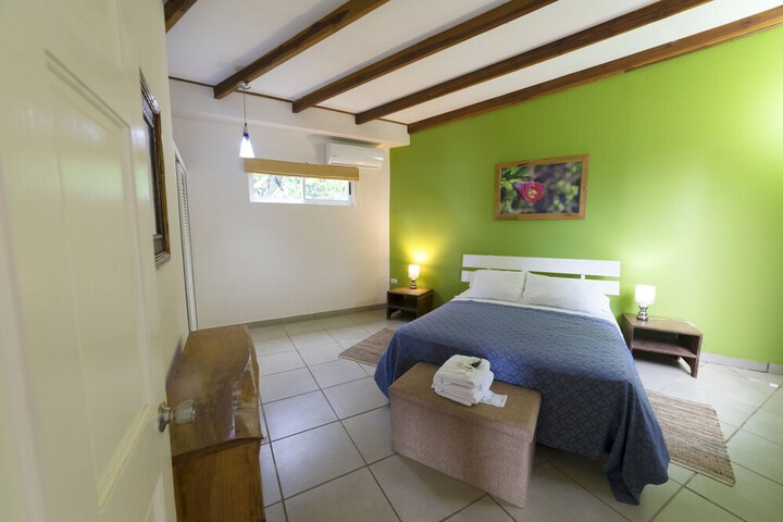 Room 7 of 93