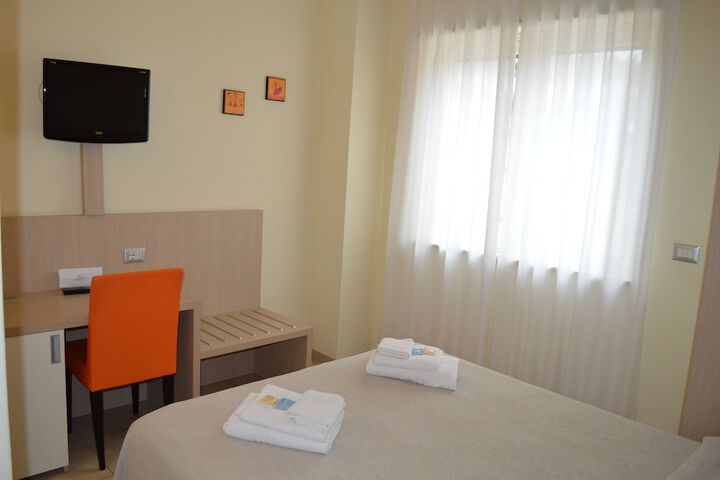 Room 15 of 33
