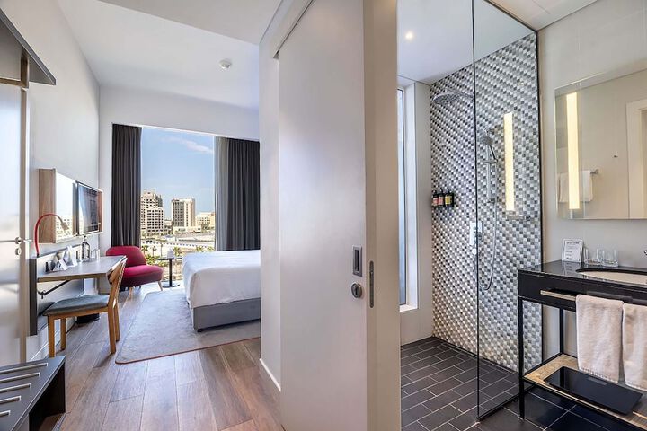 Room 13 of 40