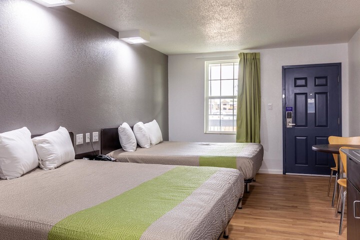 Room 8 of 33