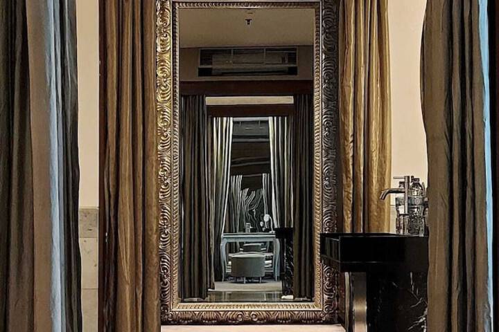 Room 9 of 60