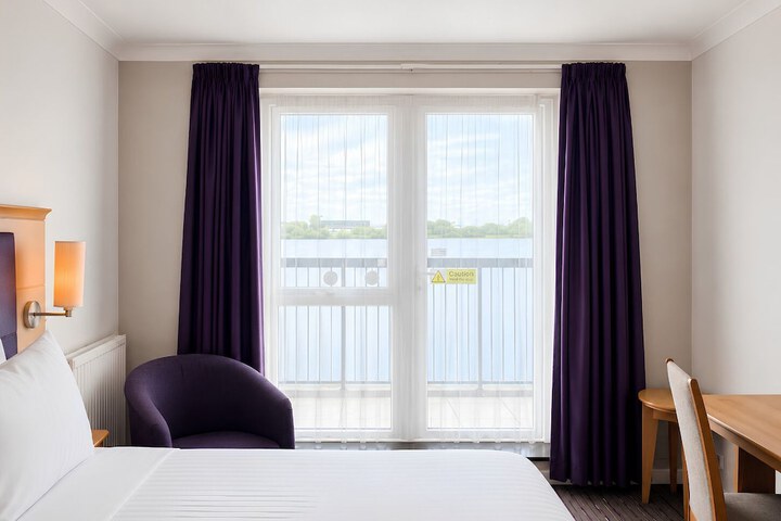Room 17 of 22