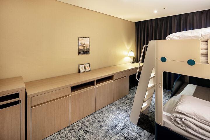 Room 19 of 122