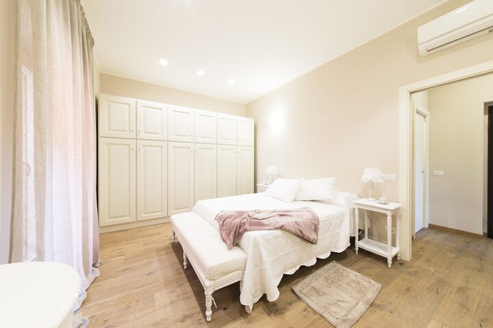 Room 25 of 189