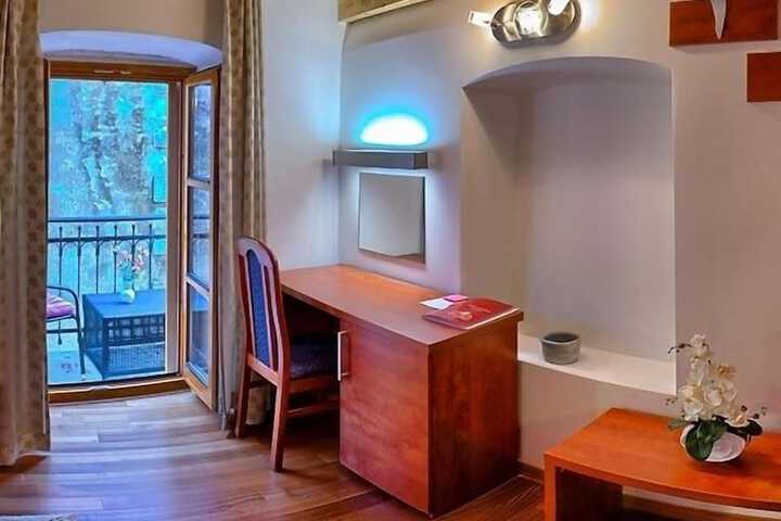 Room 44 of 79