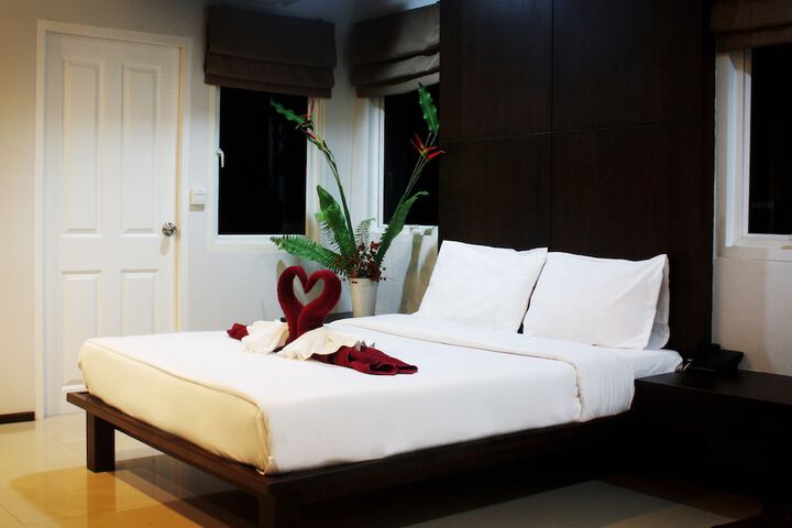 Room 6 of 28
