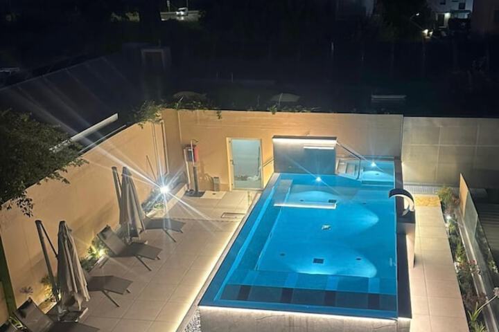 Pool 37 of 78