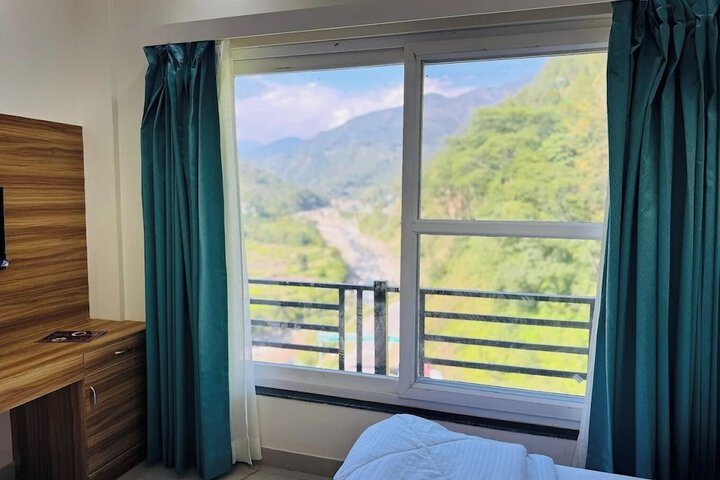 Room 12 of 18