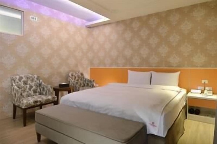 Room 13 of 28