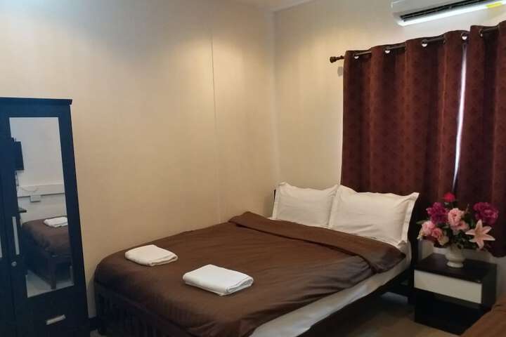 Room 28 of 68