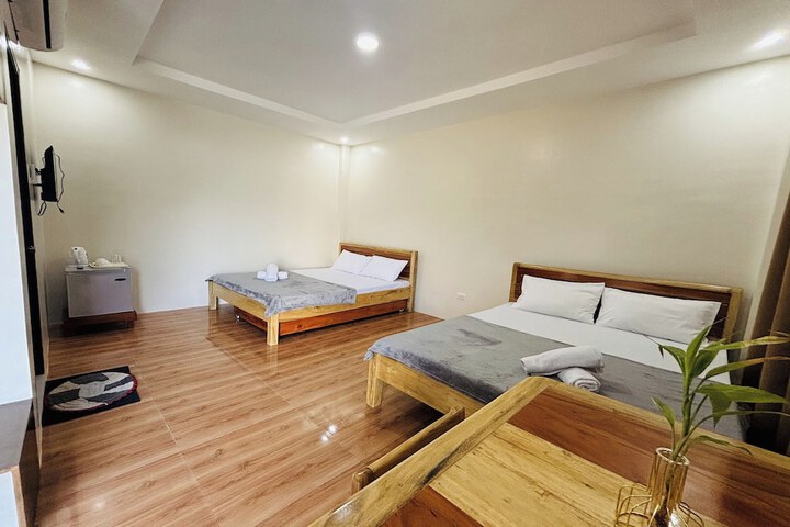 Room 8 of 34